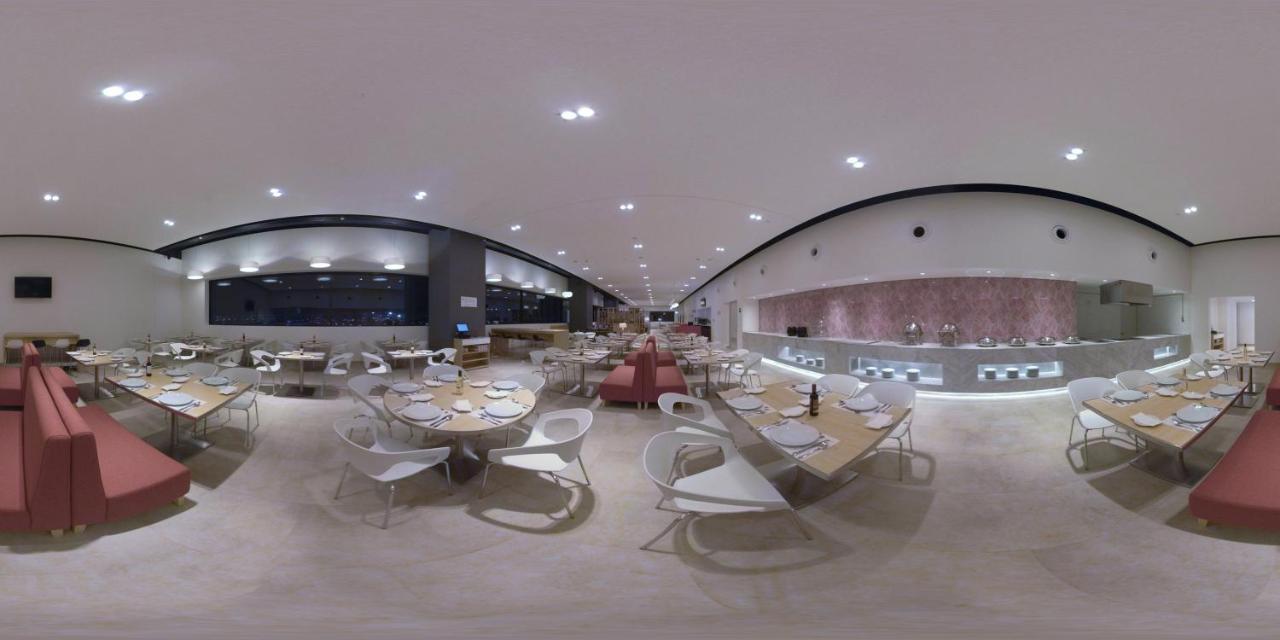 Fiesta Inn Parque Пуэбла Экстерьер фото