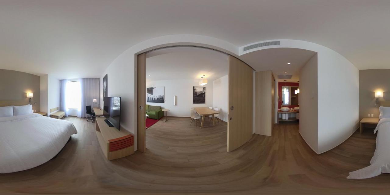 Fiesta Inn Parque Пуэбла Экстерьер фото