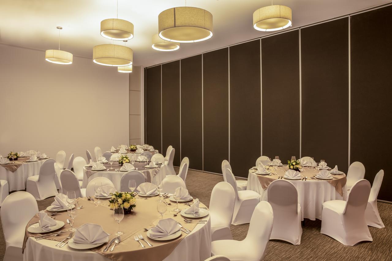 Fiesta Inn Parque Пуэбла Экстерьер фото