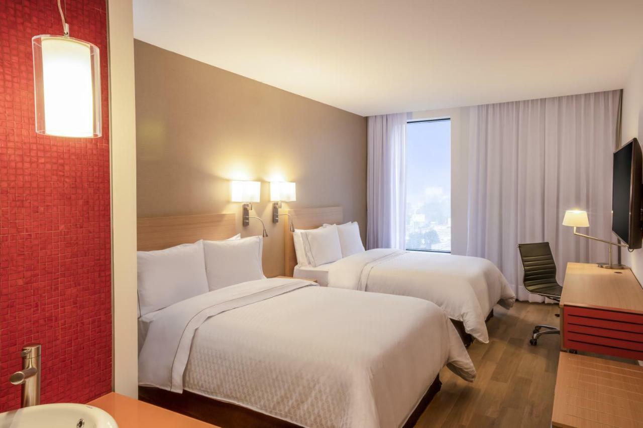 Fiesta Inn Parque Пуэбла Экстерьер фото